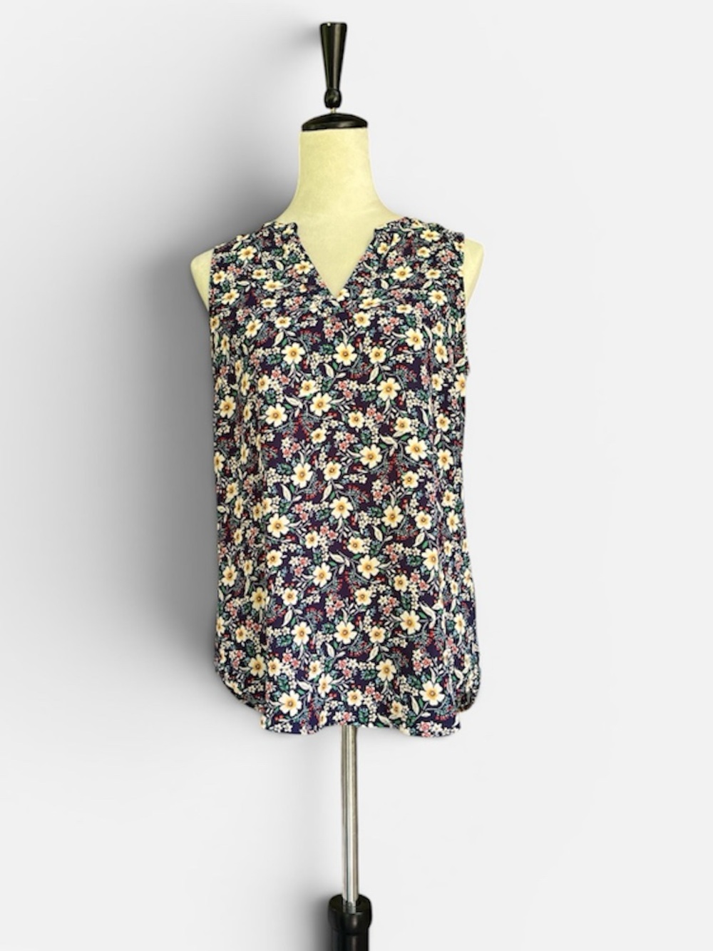 Adrianna Papell Floral Sleeveless V-Neck Blouse in Navy Multi Size Small